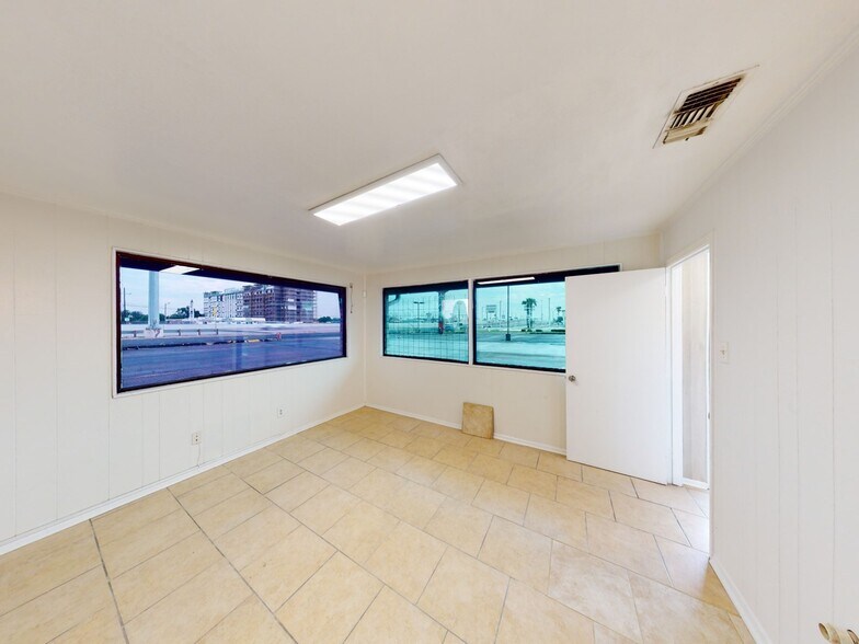 More Photos Of 3400 S Padre Island Dr, Corpus Christi Flex For Lease