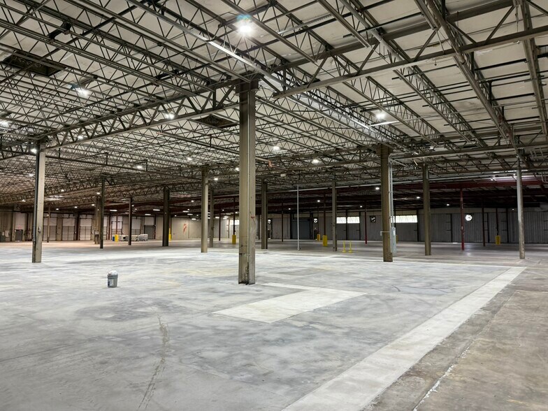 More Photos Of 11707 Steele Creek Rd, Charlotte Manufacturing For Lease