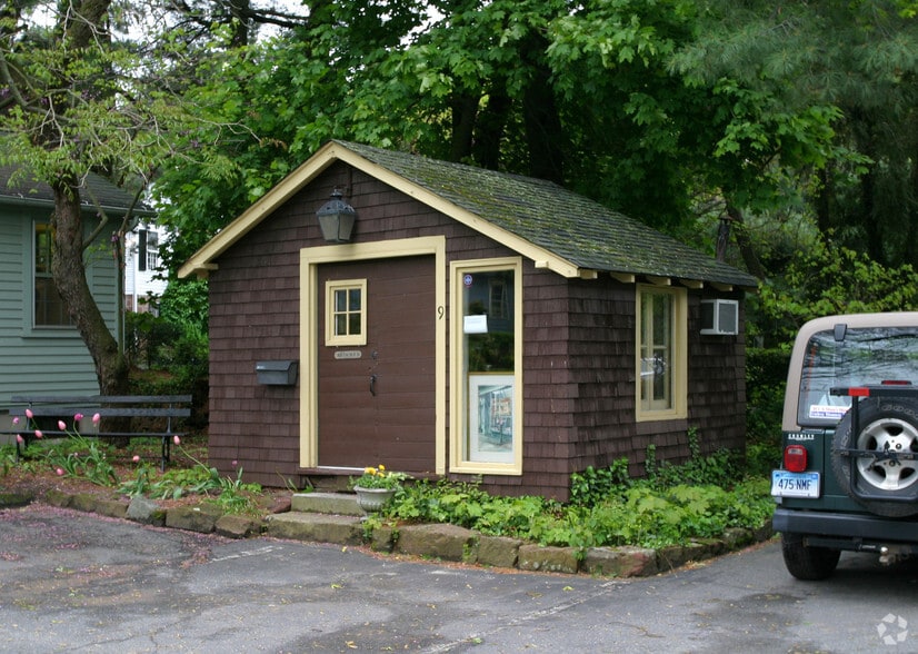 More Photos Of 1-3 Brick Walk Ln, Farmington Unknown For Lease