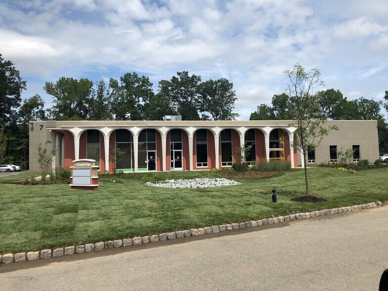 More Photos Of 7 Kingsbridge Rd, Fairfield Office For Lease