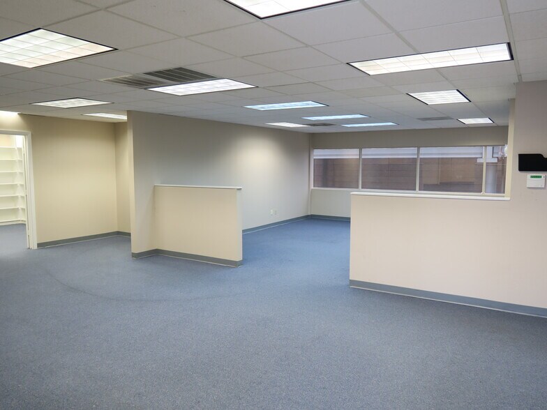 More Photos Of 5610-5613 Southwest Fwy, Houston Flex For Lease