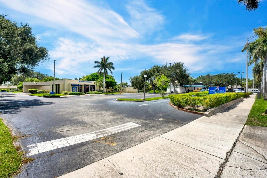 More Photos Of 4820 N Federal Hwy, Lighthouse Point Bank For Sale