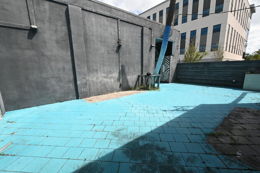 More Photos Of 47 W Amelia St, Orlando Bar For Sale