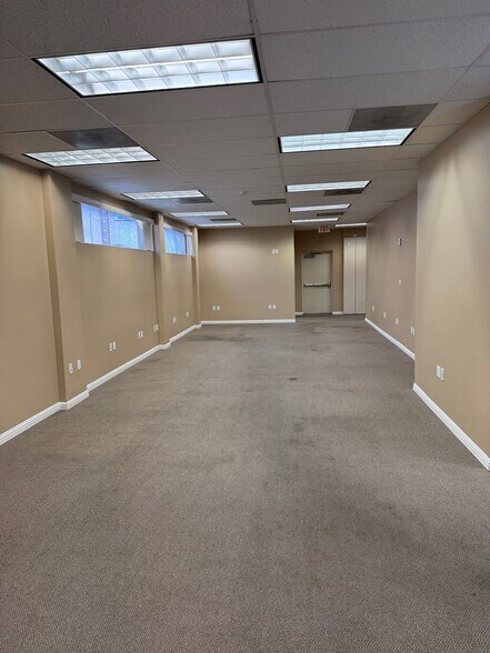 More Photos Of 5500-5536 Reseda Blvd, Tarzana Storefront Retail Office For Lease