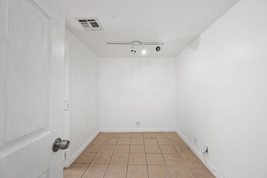 More Photos Of 3861 Jasmine Ave, Culver City Medical For Lease