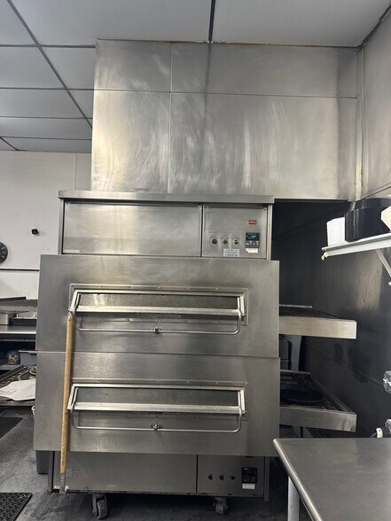 More Photos Of 8235-8239 Tampa Ave, Reseda Freestanding For Lease