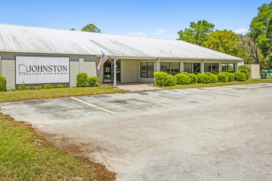 More Photos Of 903 Suwannee Ave NW, Branford Freestanding For Sale