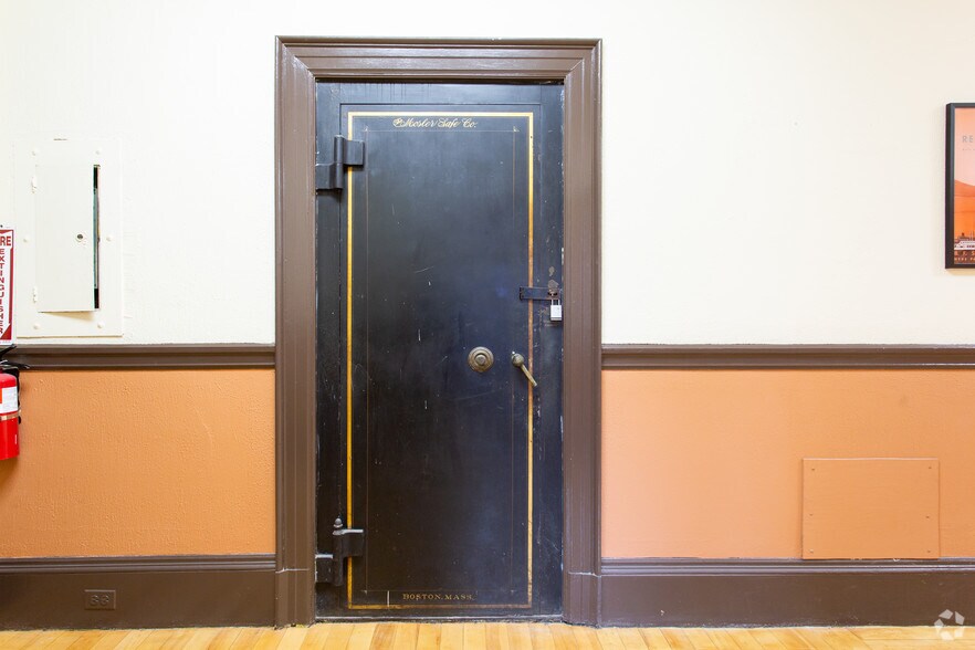 More Photos Of 1 Westinghouse Plz, Hyde Park Office For Lease