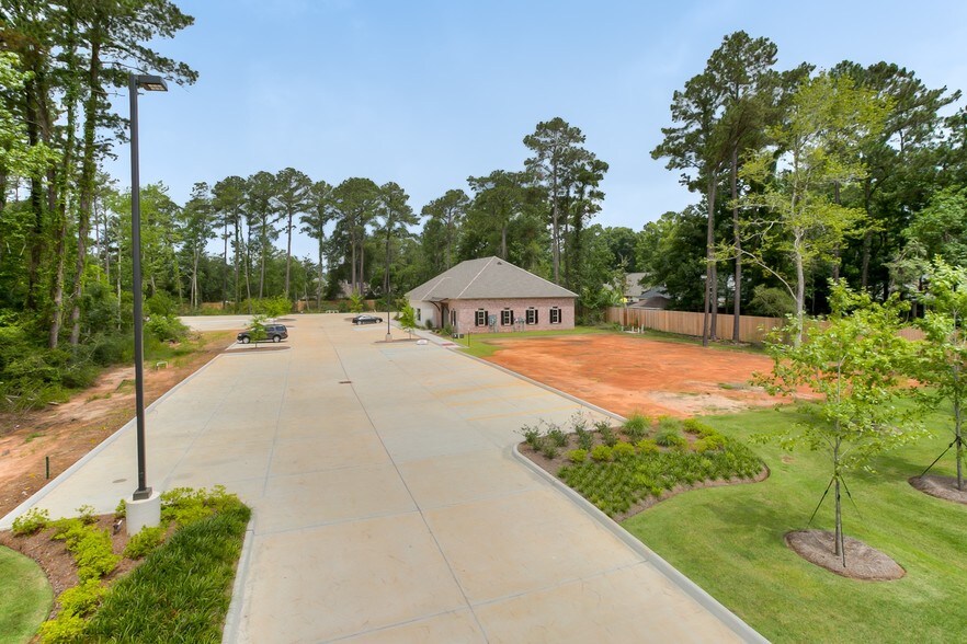 More Photos Of 102 Fontainbleau Dr, Mandeville Office For Sale