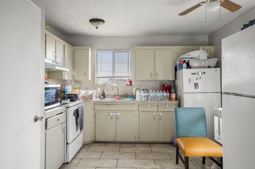 More Photos Of 1600-1604 Garland St, Lakewood Apartments For Sale