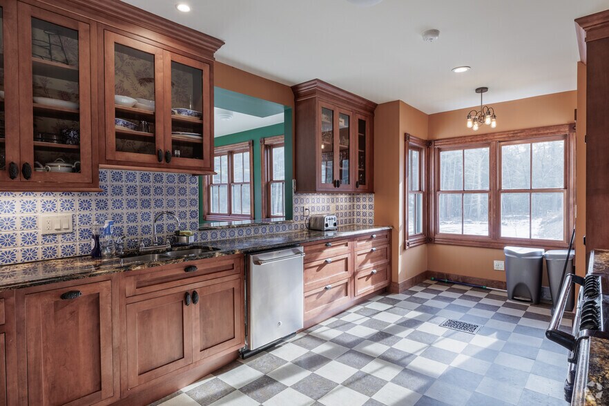 More Photos Of 1200 NY-42, Sparrow Bush Specialty For Sale