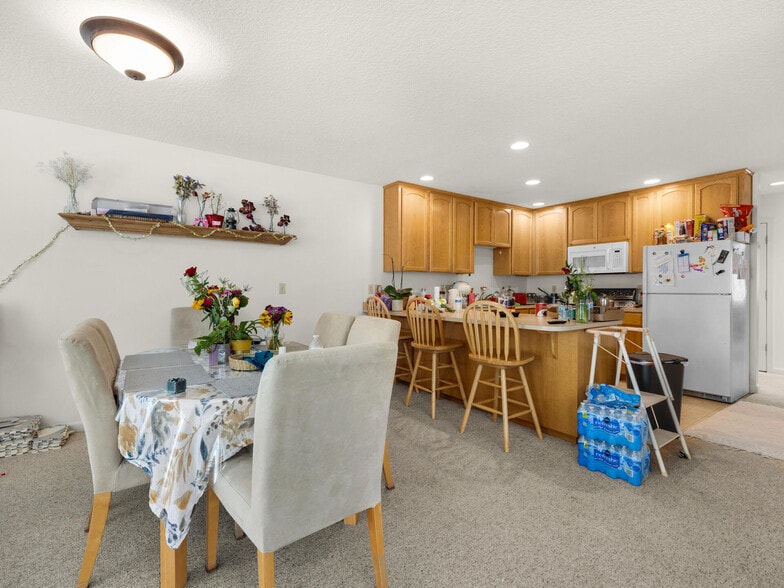 More Photos Of 107 Sunset Blvd, Cannon Beach Storefront Retail Residential For Sale