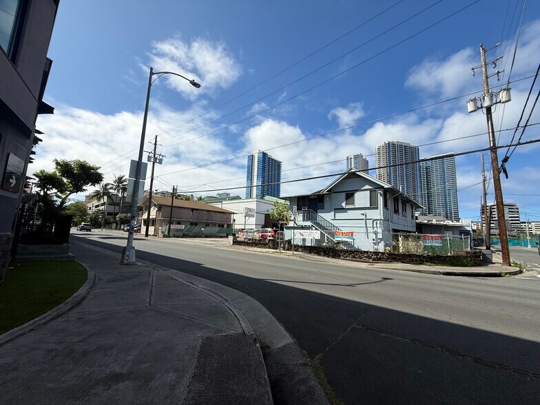 More Photos Of 1303 Rycroft St, Honolulu Restaurant For Sale