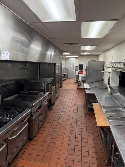 More Photos Of 236-238 S Elm St, Greensboro Apartments For Lease