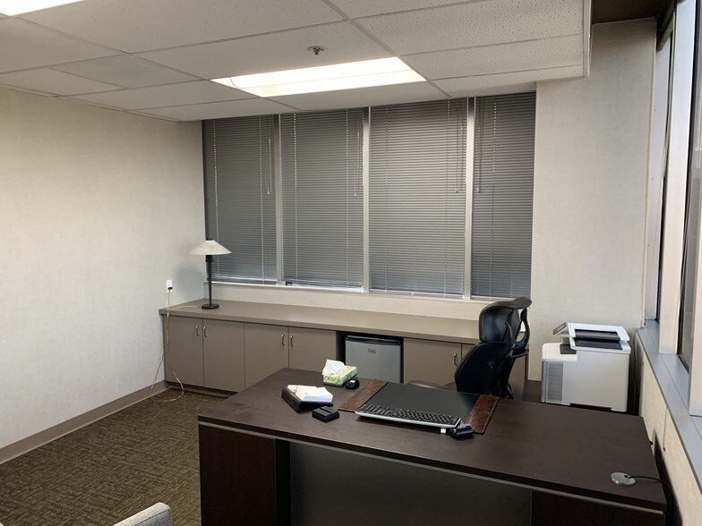 More Photos Of 2080 Century Park E, Los Angeles Medical For Lease