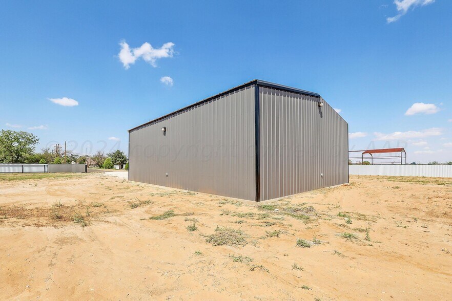 More Photos Of 718 Stateline Rd, Farwell Warehouse For Sale