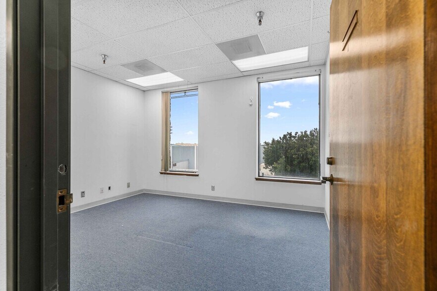 More Photos Of 9036 Winnetka Ave, Northridge Loft Creative Space For Lease