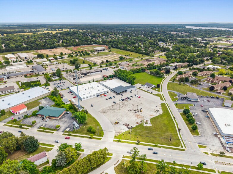 More Photos Of 1019 Egg Harbor Rd, Sturgeon Bay General Retail For Lease