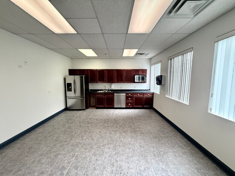 More Photos Of 1111 Van Voorhis Rd, Morgantown Medical For Lease