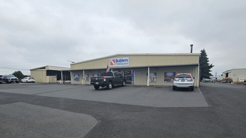 Primary Photo Of 642 Commerce Ave, Longview Lumberyard For Lease