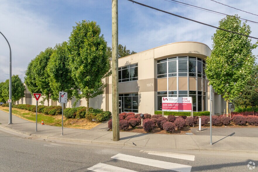 More Photos Of 1971 Broadway St, Port Coquitlam Warehouse For Lease