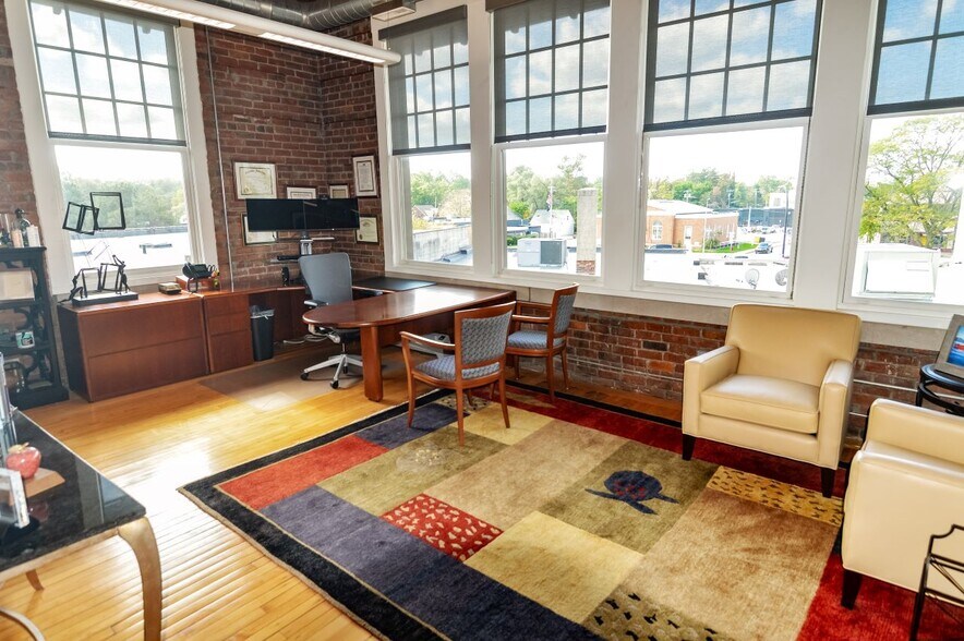 More Photos Of 130 E Nine Mile Rd, Ferndale Office For Sale