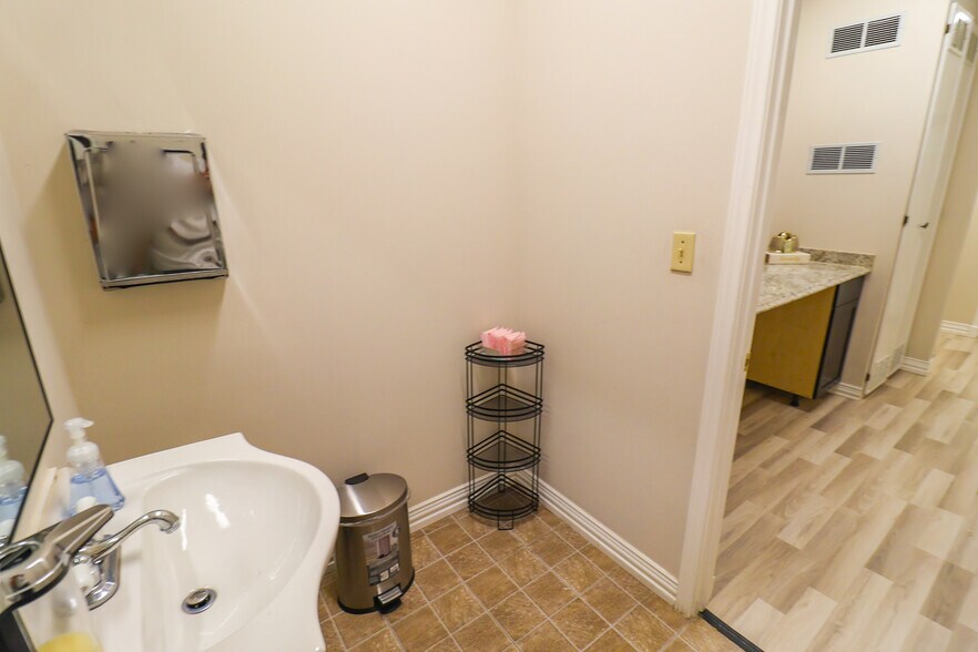 More Photos Of 13131 Champions Dr, Houston Medical For Lease