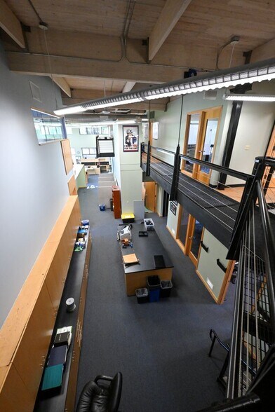 More Photos Of 1636 E Burnside St, Portland Office For Sale