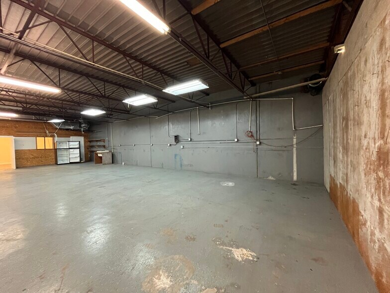 More Photos Of 513 Thompson Ln, Austin Flex For Lease