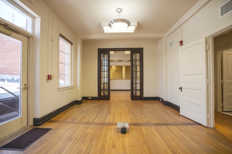 More Photos Of 5 S Market St, Frederick Storefront Retail Office For Lease