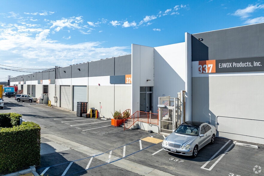 Primary Photo Of 301-445 N Figueroa St, Wilmington Warehouse For Lease