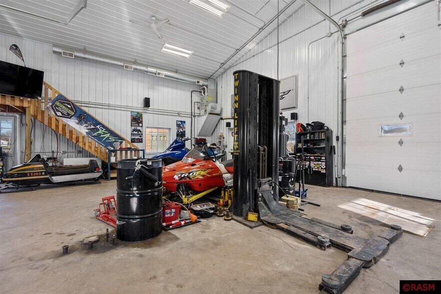 More Photos Of 213 Broadway Ave N, New Richland Light Distribution For Sale