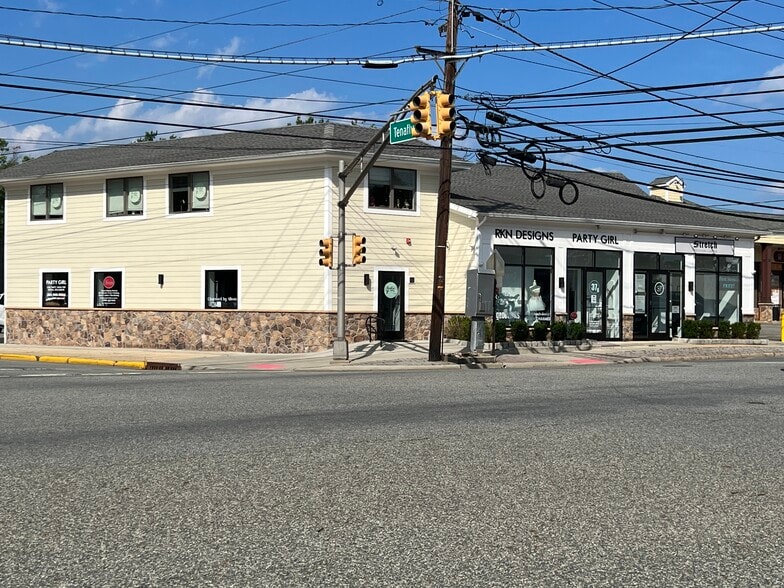 Primary Photo Of 37 Riveredge Rd, Tenafly Storefront Retail Office For Lease