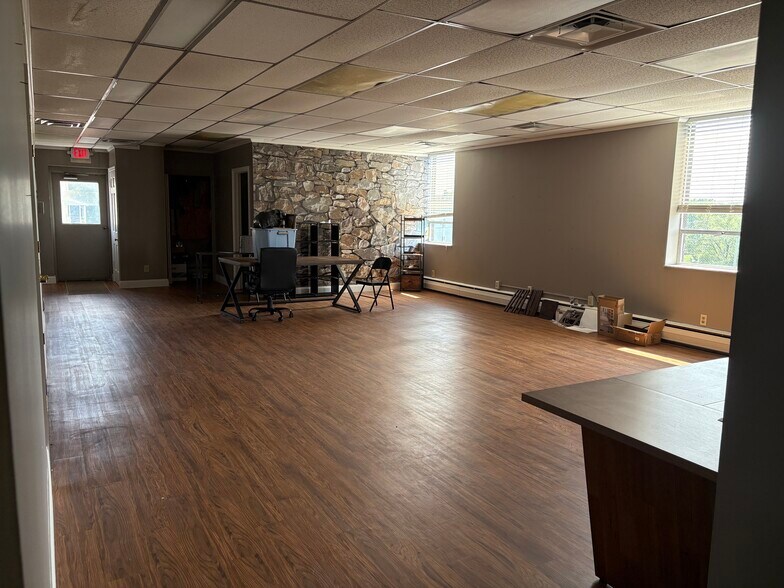 More Photos Of 616 N Limestone St, Springfield Loft Creative Space For Lease