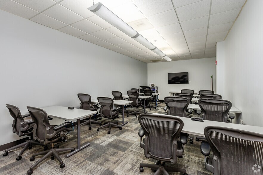 More Photos Of 11815 Fountain Way, Newport News Coworking Space