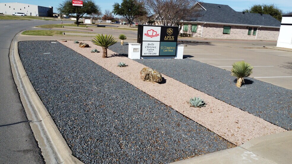More Photos Of 504 N Ridgeway Dr, Cleburne Office For Lease