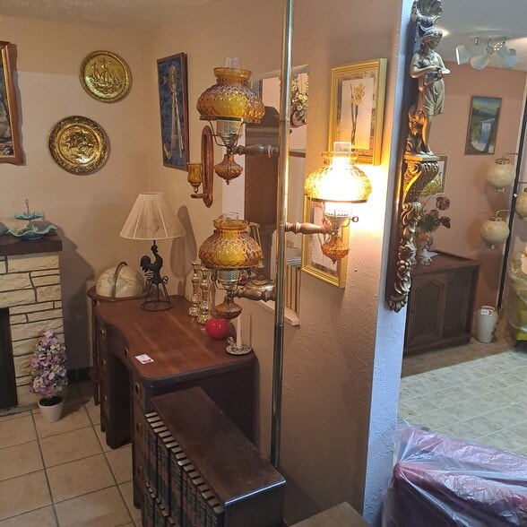 More Photos Of 1003 W 3rd St, Alliance Freestanding For Sale