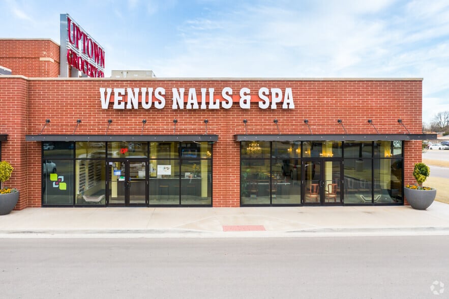 More Photos Of 9515 N May Ave, Oklahoma City General Retail For Lease