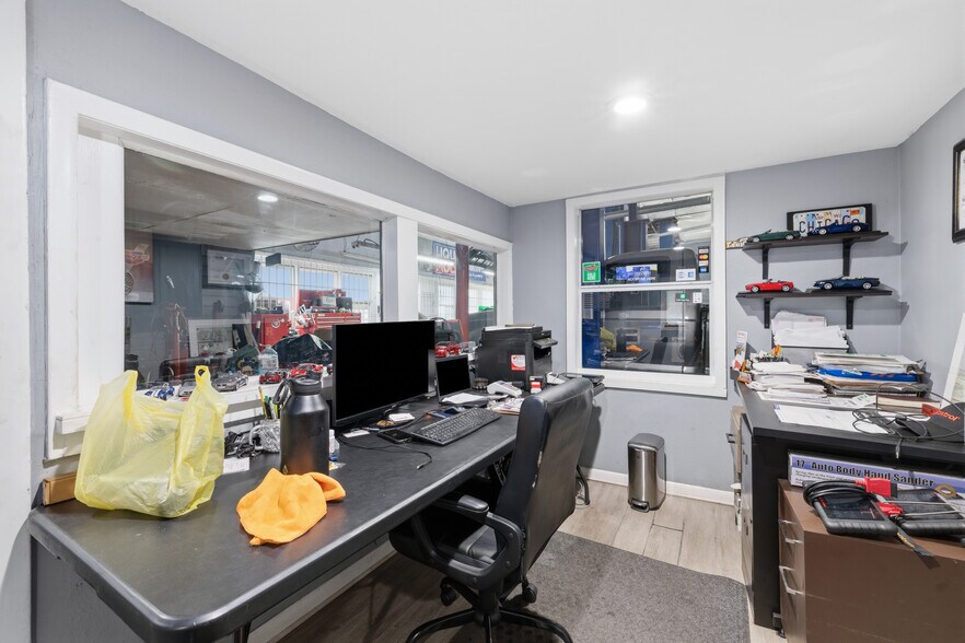 More Photos Of 6200 N Nebraska Ave, Tampa Auto Repair For Sale