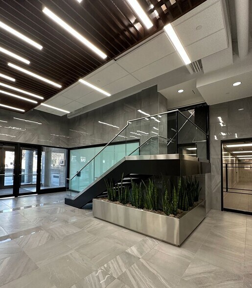 More Photos Of 240 Graham Ave, Winnipeg Office For Lease