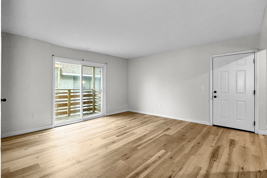 More Photos Of 3547-3553 Heatherton Dr, Davenport Apartments For Sale