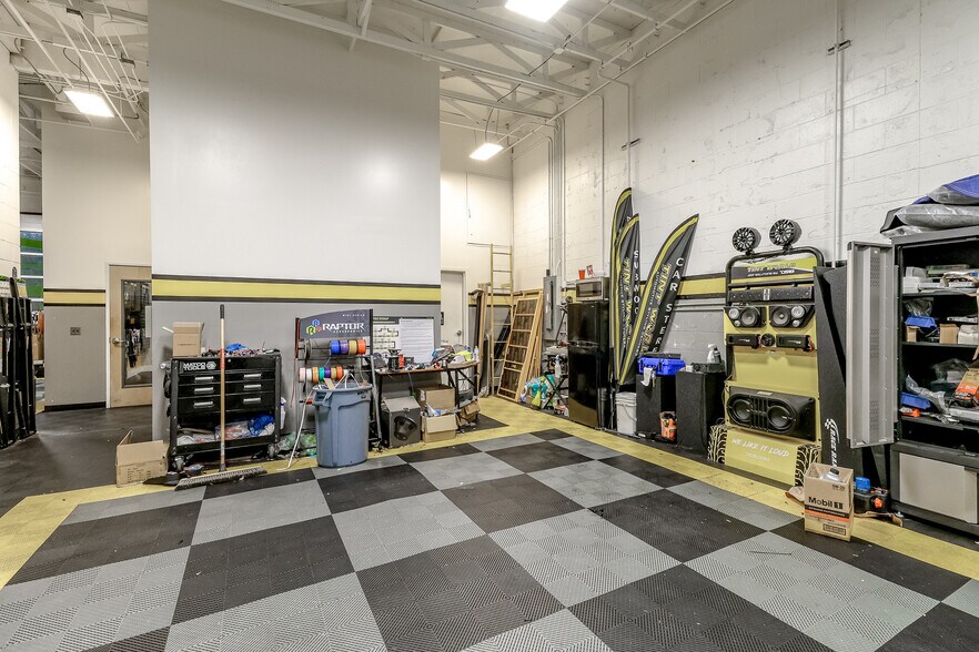 More Photos Of 6747 State Hwy 303 NE, Bremerton Auto Repair For Sale