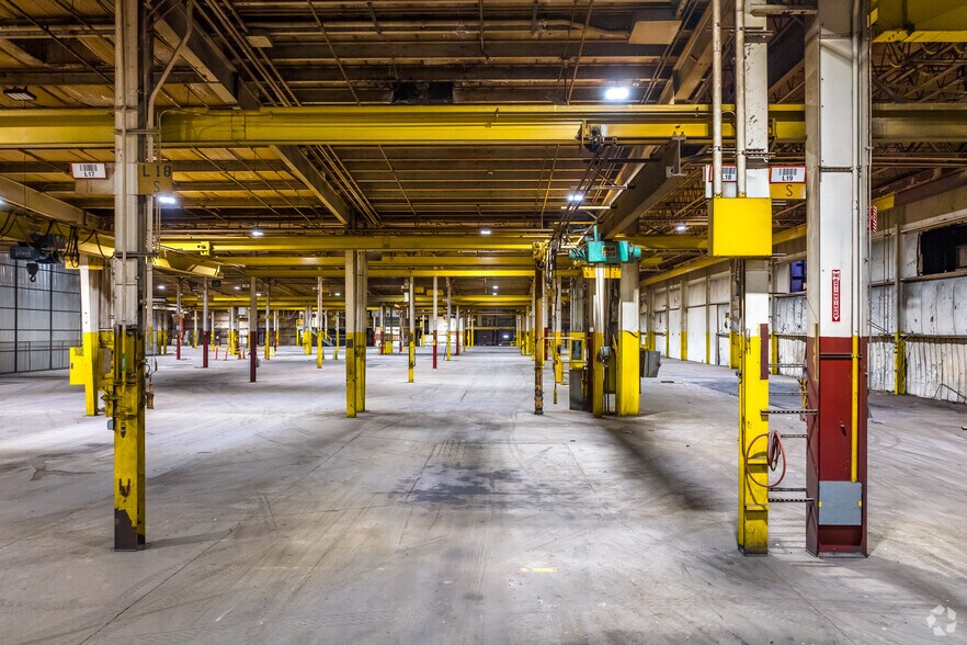 More Photos Of 7900 W Tower Ave, Milwaukee Manufacturing For Sale