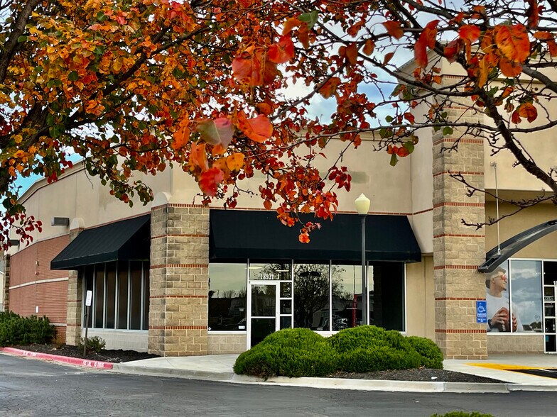 More Photos Of 18931 E Valley View Pky, Independence Storefront Retail Office For Lease