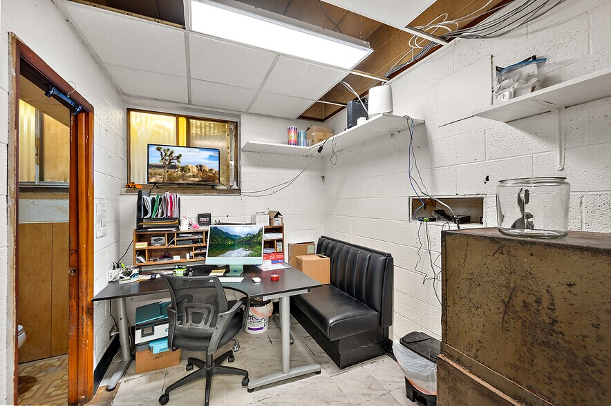 More Photos Of 25600 Harper Ave, Saint Clair Shores Freestanding For Sale