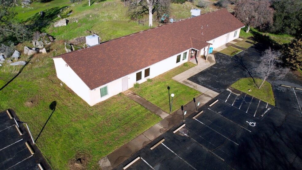 More Photos Of 28549 Auberry Rd, Clovis Flex For Sale