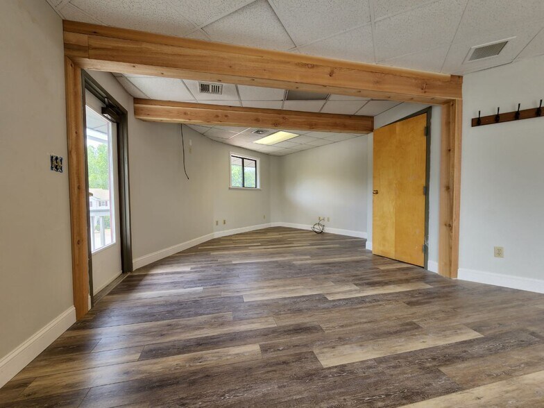 More Photos Of 1006 S Main St, Plantsville Office For Lease