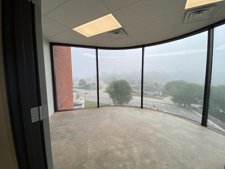More Photos Of 201 E Partridge Ave, Independence Office For Lease