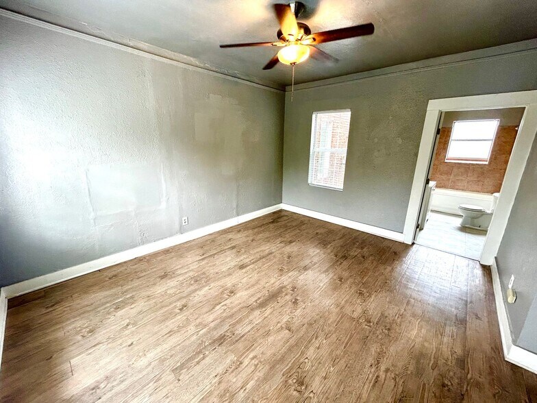 More Photos Of 1409 W Woodlawn Ave, San Antonio Apartments For Sale