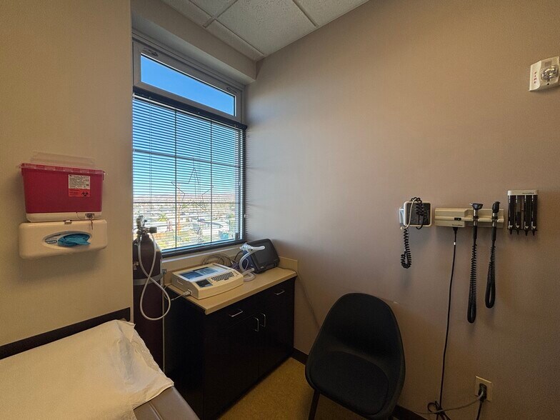 More Photos Of 38 Water St, Henderson Medical For Lease